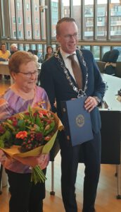 selfie met diny janssen en burgemeester cees van den bos