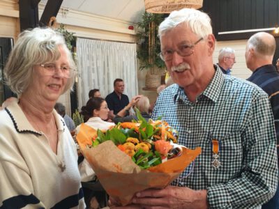 tom hommels en de voorzitter van sportclub grenzeloos bewegen zeeland ursula leeflang tom hommels en de voorzitter van sportclub grenzeloos bewegen zeeland ursula leeflang